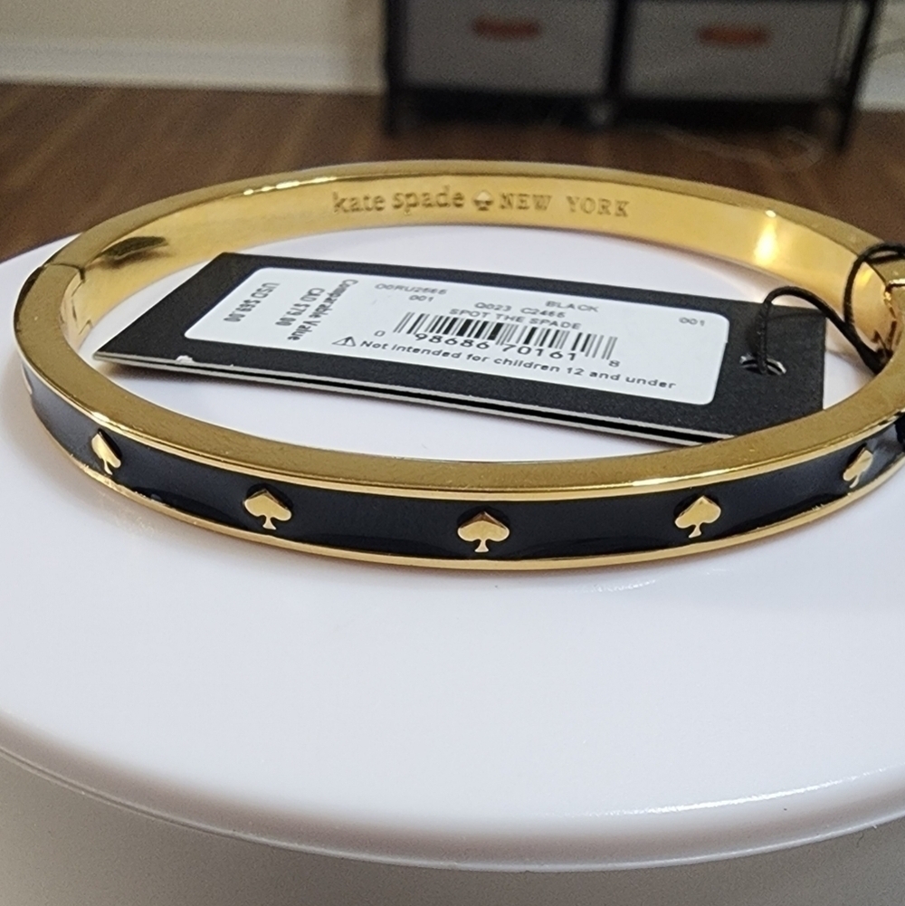 Kate Spade Spot the Spade Enamel Hinged Bangle Bracelet in Black